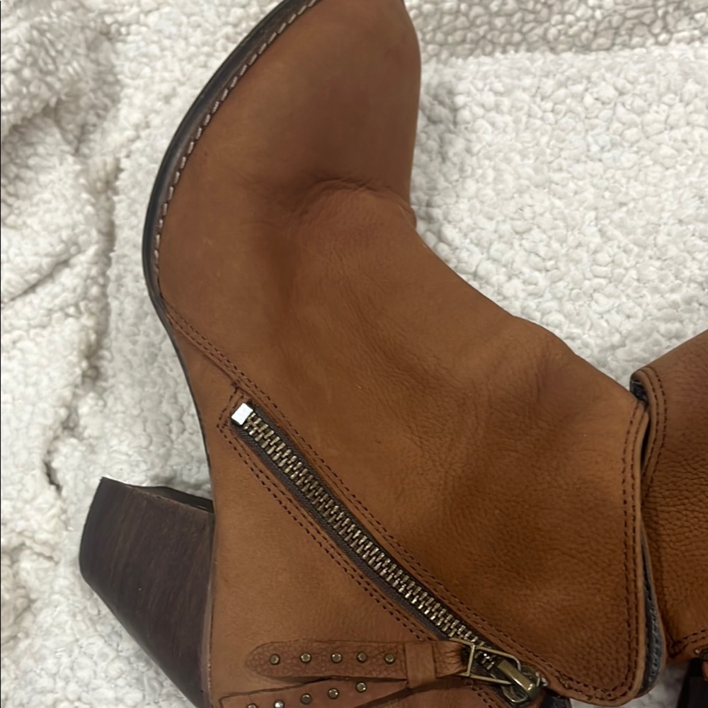Steve Madden Tan Ankle Booties - Picture 4 of 9